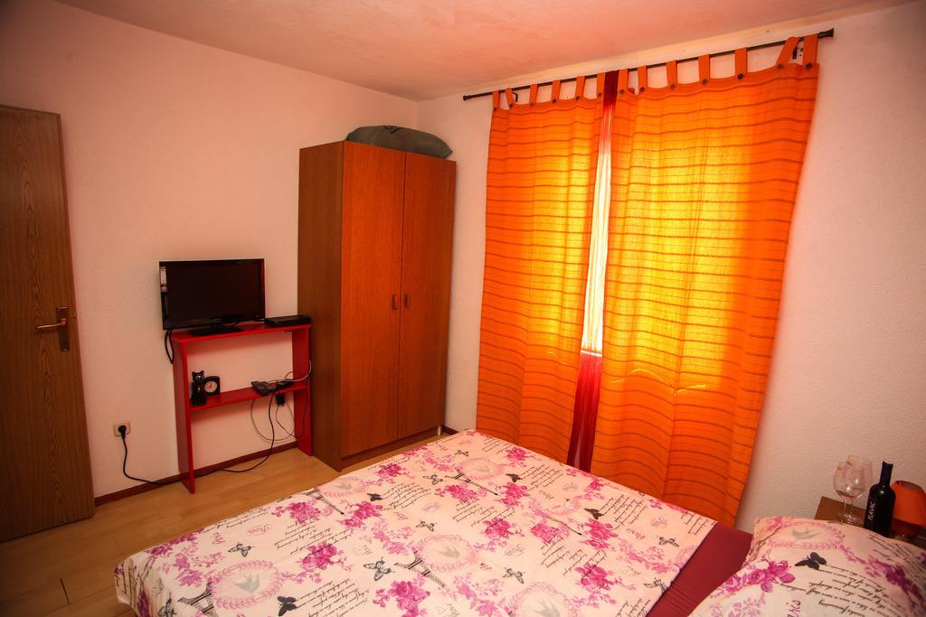Apartments Marija Stari Grad  Rum bild
