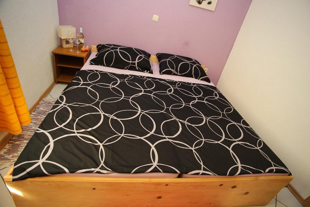 Apartments Marija Stari Grad  Rum bild