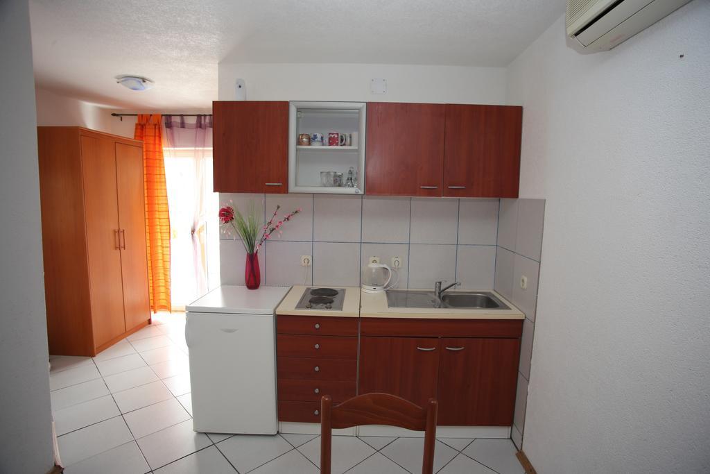 Apartments Marija Stari Grad  Rum bild
