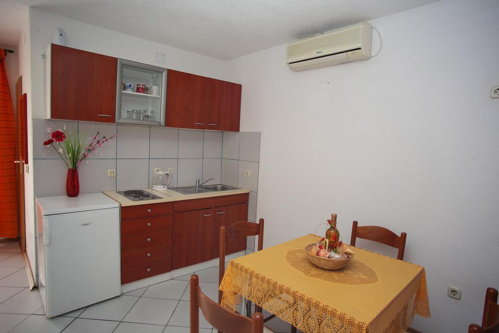 Apartments Marija Stari Grad  Rum bild