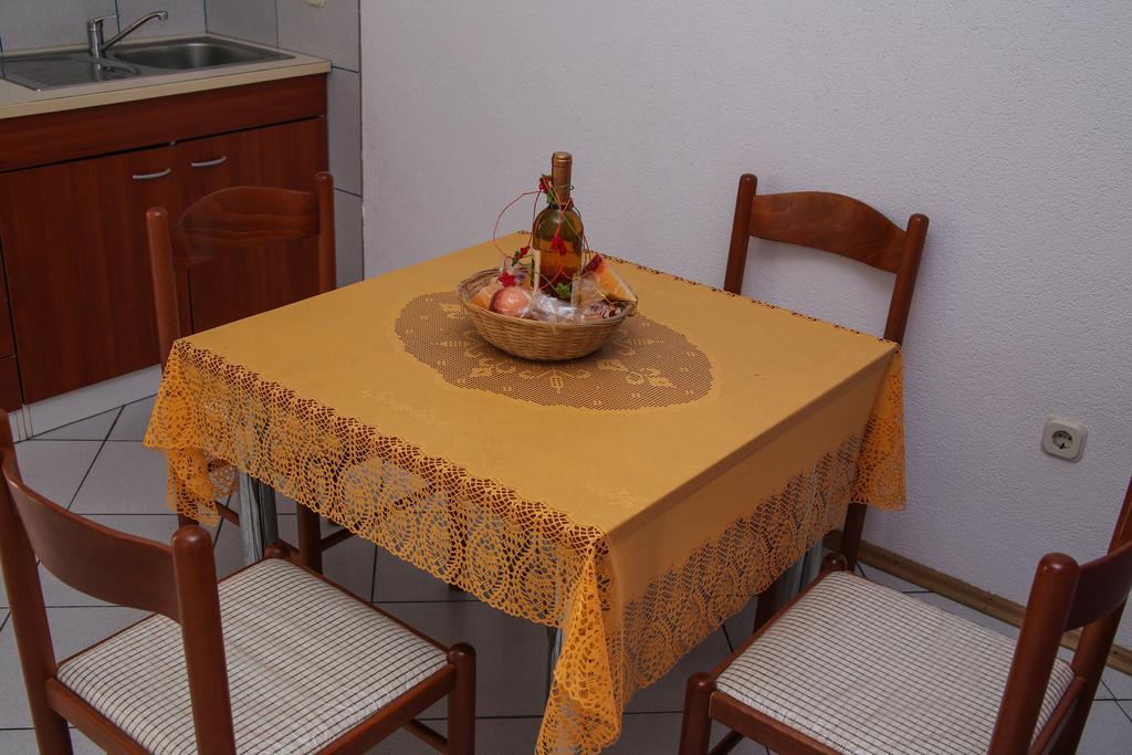 Apartments Marija Stari Grad  Rum bild